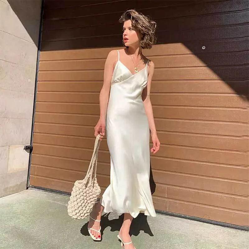 Mandotos sling-style long swing skirt with collage stitching and plain pattern, made of polyester fiber, displayed flat.