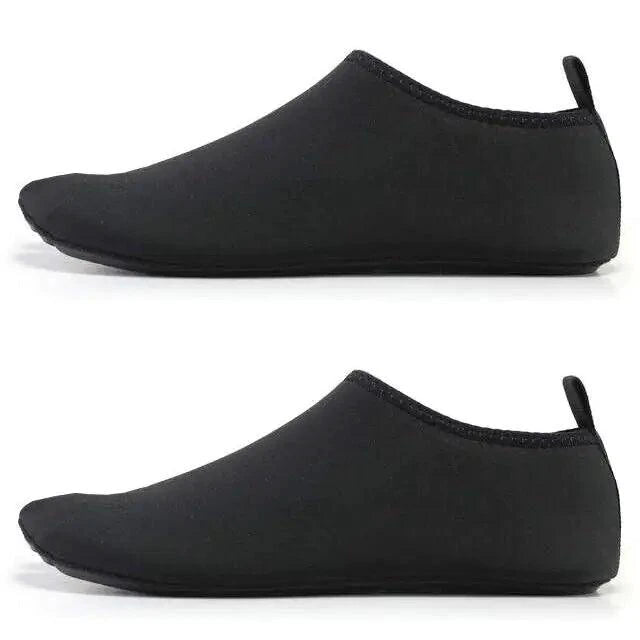Mandotos AquaFlex unisex water shoes with quick-dry fabric, designed for beach, yoga, and swimming activities.