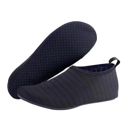 Mandotos AquaFlex unisex water shoes with quick-dry fabric, designed for beach, yoga, and swimming activities.