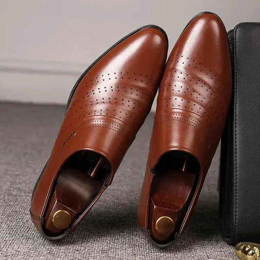 Mandotos men's casual pointed toe leather shoes showing sleek design and smooth black leather material.