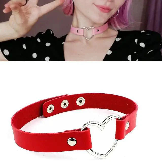 Mandotos chic leather collar with stylish design, adjustable buckle, and smooth finish for a comfortable fit.