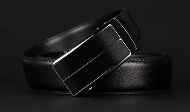 Mandotos contemporary leather belt with sleek design and adjustable buckle, ideal for casual or formal wear.
