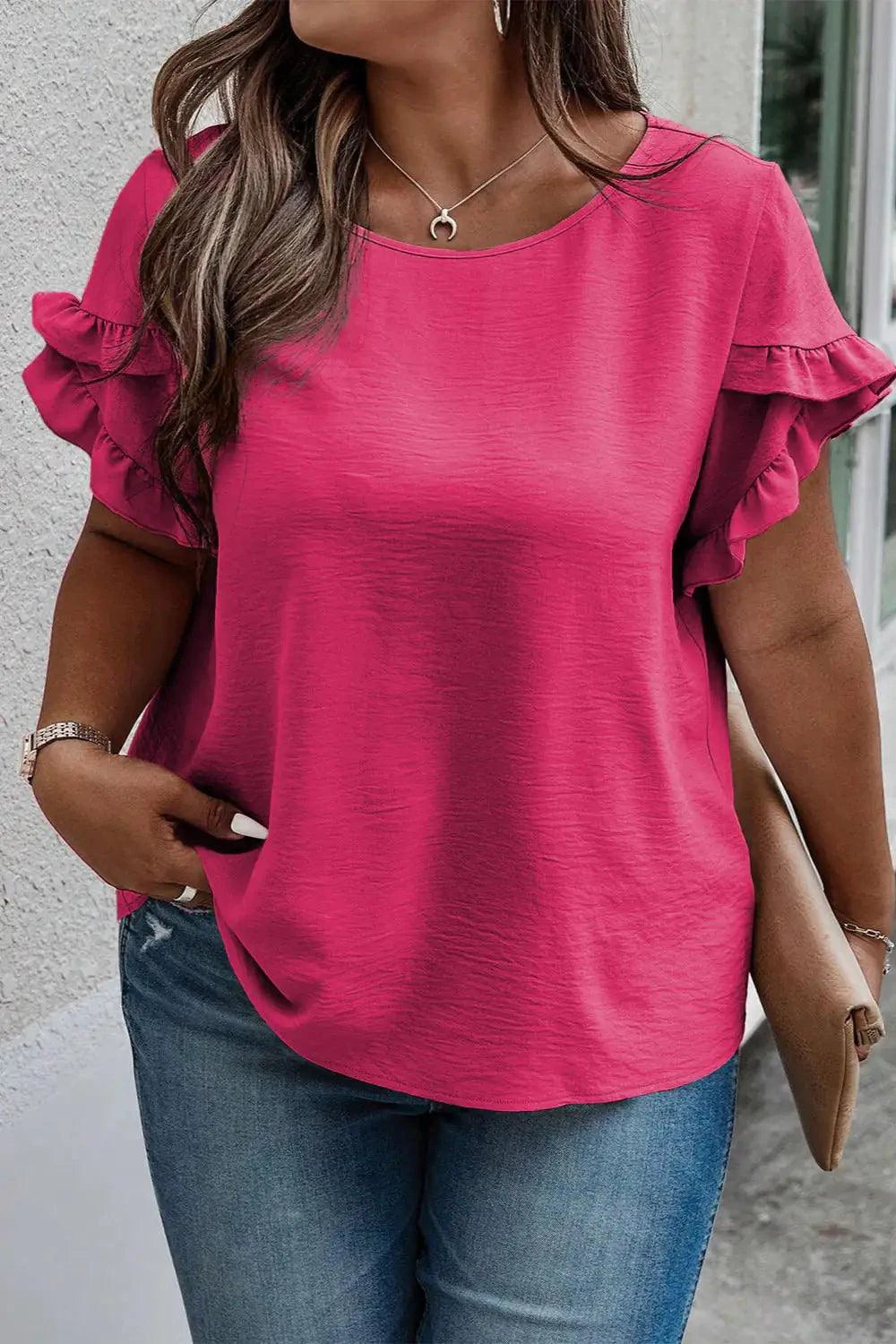 Mandotos Curvy Samantha Blouse in vibrant fabric, featuring a stylish neckline and relaxed fit, perfect for casual or office wear.