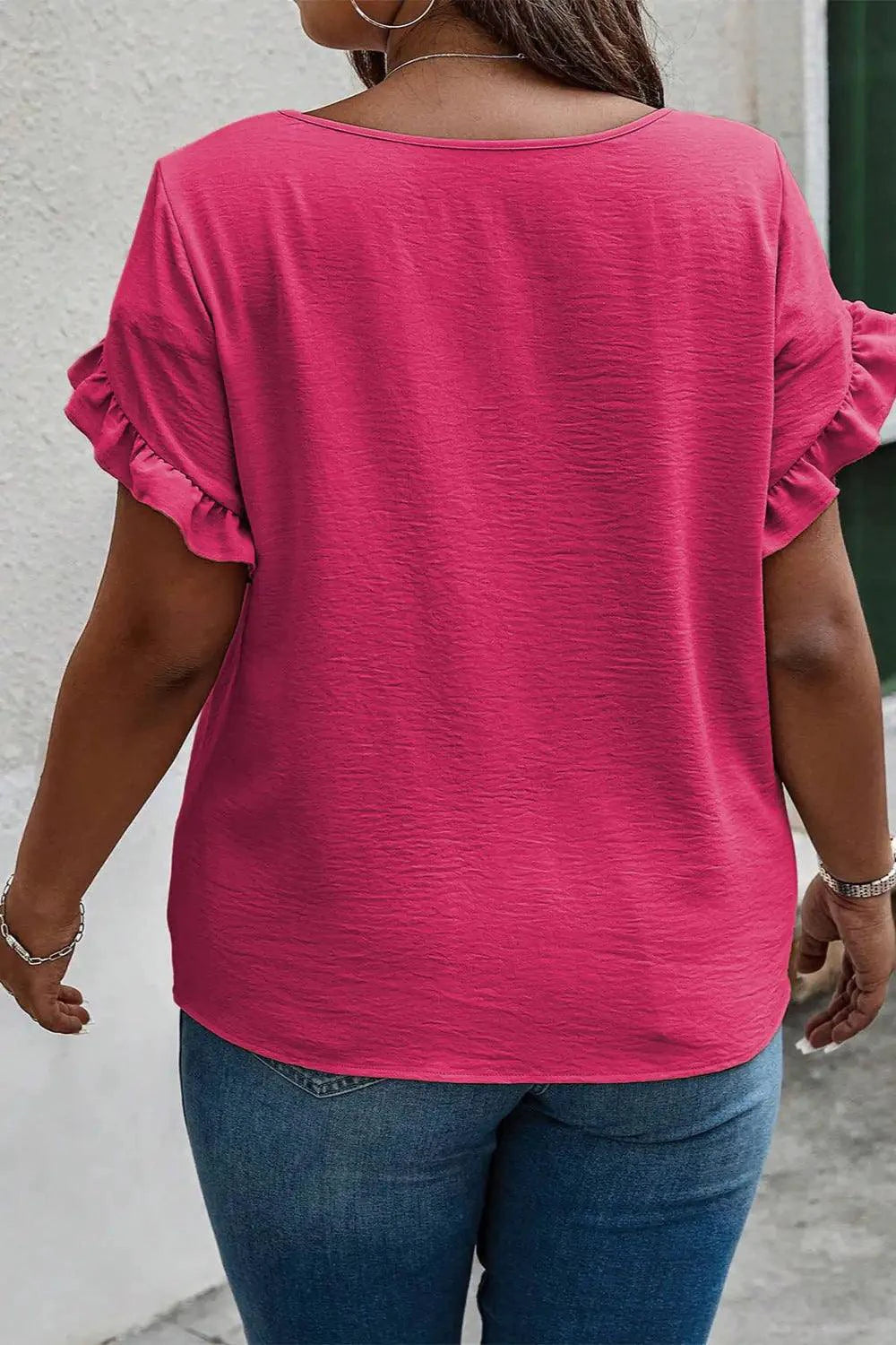 Mandotos Curvy Samantha Blouse featuring a stylish design with a flattering fit and elegant details.