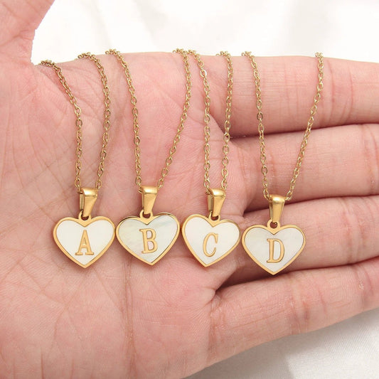 Mandotos 26-letter heart-shaped necklace with white shell pendant, personalized love clavicle chain jewelry for women, Valentine's Day gift