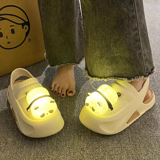 Mandotos Panda lamp light-up slippers for women with EVA comfort soles and non-slip bottoms, ideal for summer.