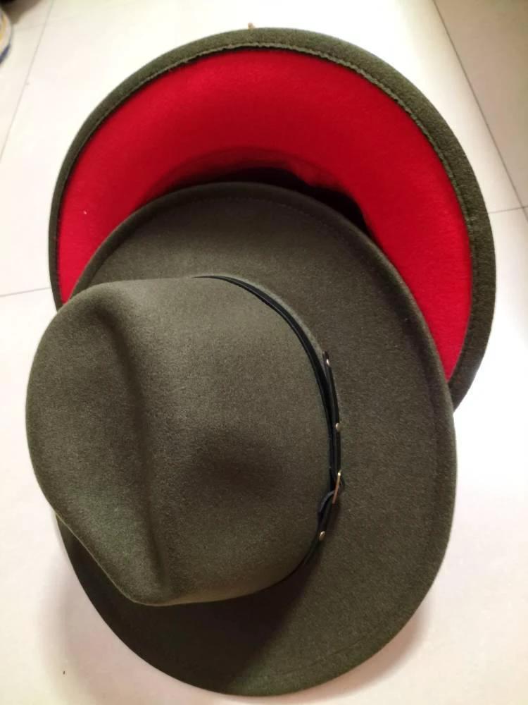 Mandotos stylish fedora hat with a trendy color-blocked wool design, perfect for a chic and fashionable look.