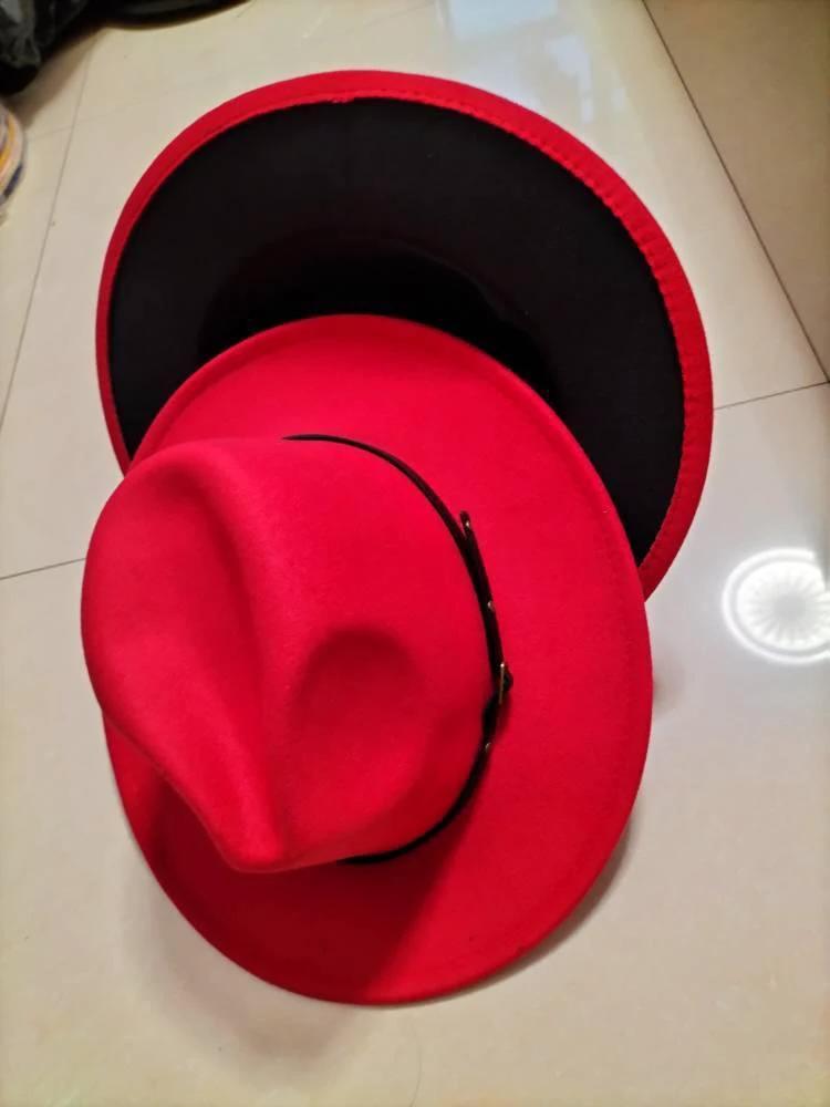 Mandotos stylish fedora hat featuring a trendy color-blocked wool design for a chic and fashionable look.