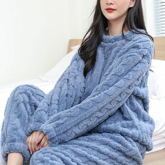 Mandotos winter pajamas set made of thickened coral velvet, featuring a warm, cozy homewear design for cold weather comfort.