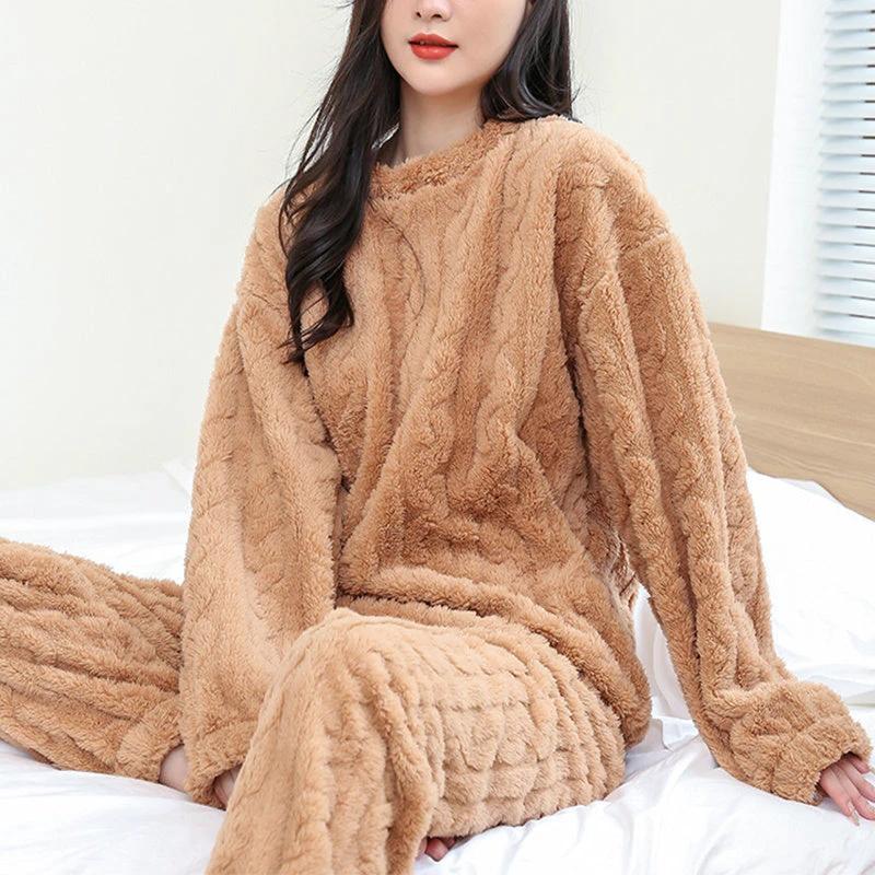 Mandotos winter pajamas set made of thick coral velvet, featuring a cozy, warm homewear design for cold weather comfort.