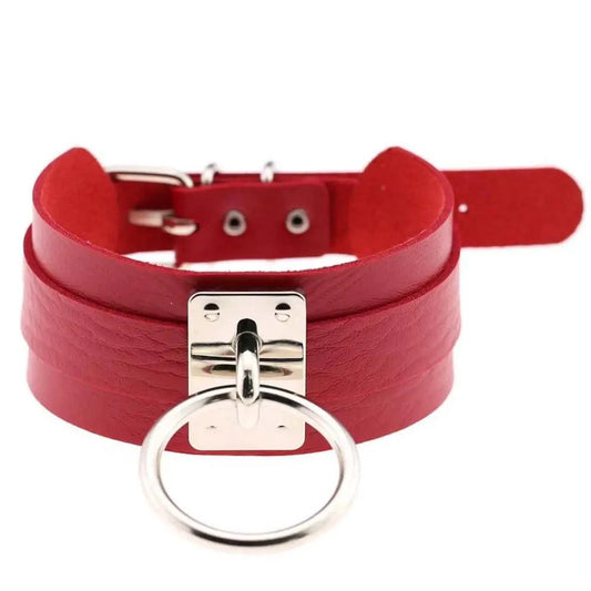 Black edgy leather choker collar from MANDOTOS with metal details, designed for stylish and bold fashion statements.