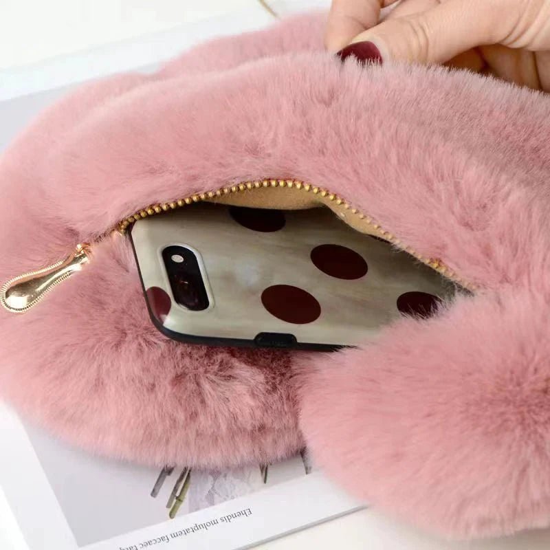 Mandotos women's heart-shaped faux fur crossbody bag with plush texture and chain shoulder strap, soft and stylish for casual wear.