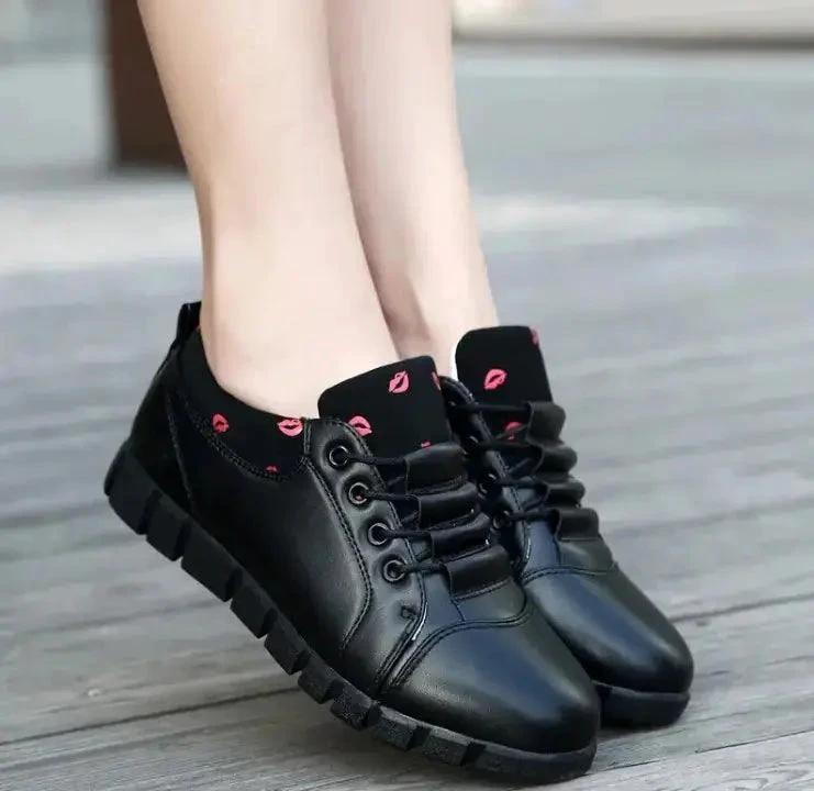 Mandotos Korean student shoes featuring black slip-on design with white soles and simple, comfortable style for everyday wear.