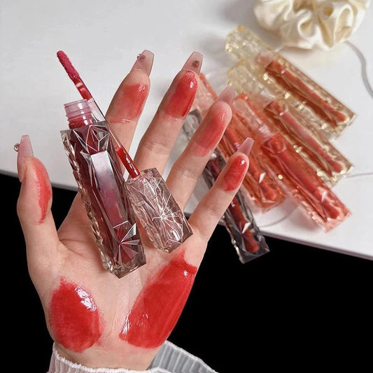 Mandotos long-lasting lip gloss with moisturizing, waterproof formula and mirror finish, visible on lips in the image.