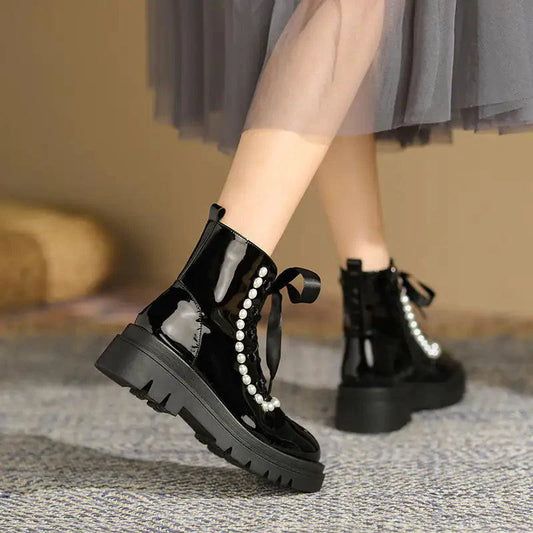Mandotos patent leather ankle boots with sleek design and pointed toes, featuring a shiny finish and sturdy block heels.