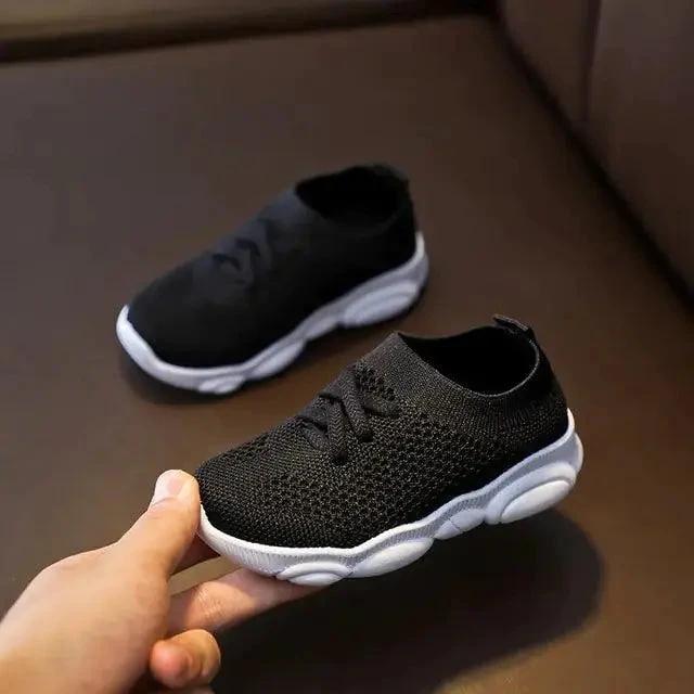 Mandotos children's sneakers for girls and baby boys, sport casual shoes with colorful design and comfortable fit.