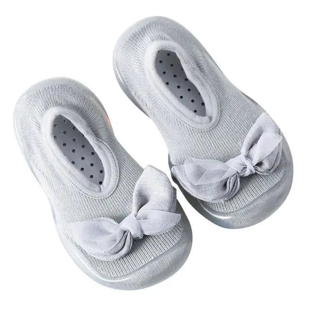 Mandotos toddler shoes in soft fabric with Velcro straps, designed for comfort and easy wearing for young children.
