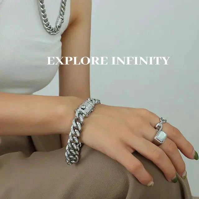 Mandotos TOSOKO 18K gold-plated Cuban chain set with sparkling zircon stones, featuring a bold, stylish jewelry design.