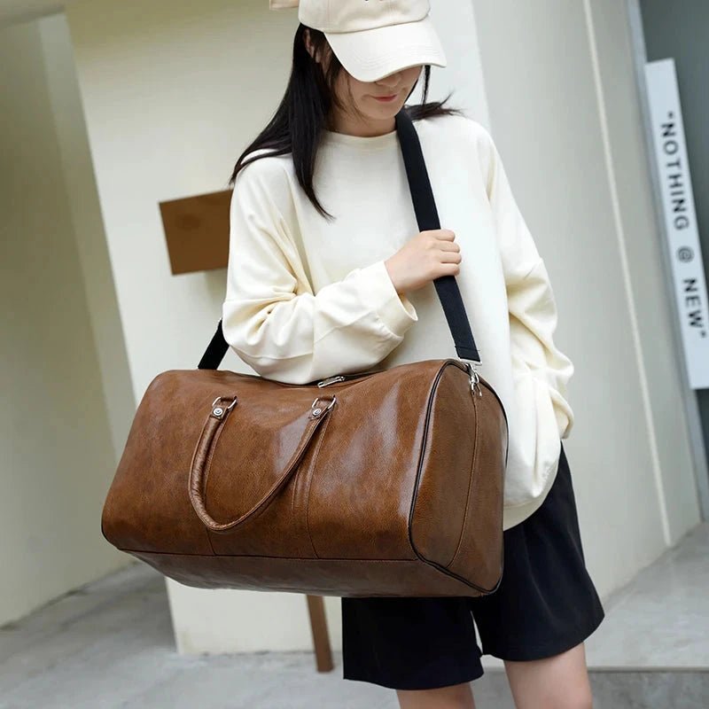 Mandotos travel bag for men and women, made of PU leather, featuring a spacious design, shoulder strap, and versatile tote style.