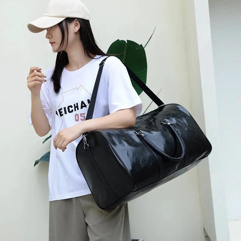 Mandotos travel bag for men and women, PU leather shoulder tote with large capacity, duffle, crossbody, and sports luggage style.