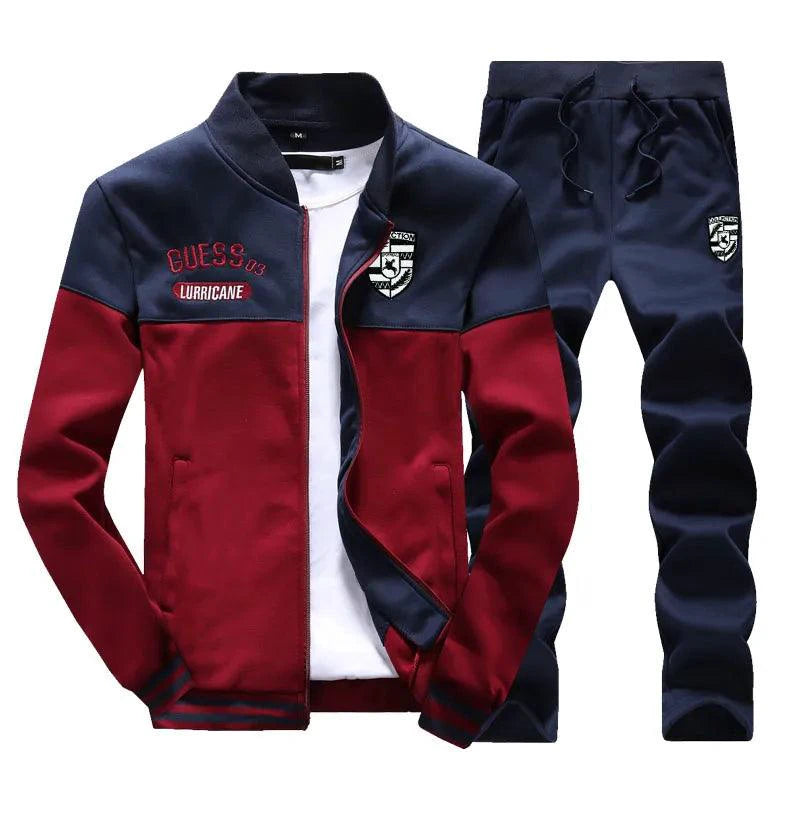 Mandotos two-piece men's casual outfit with comfortable pants and sweater, perfect for relaxed everyday wear.