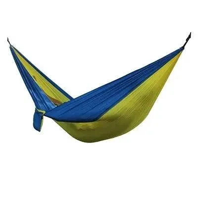 Mandotos Ultimate Oasis single and double hammock made of durable fabric, perfect for relaxing outdoors.