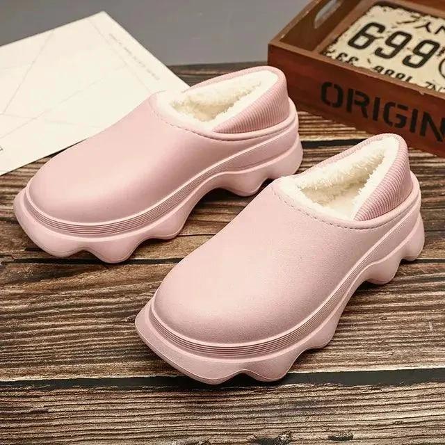 Mandotos warm outdoor shoes with insulated lining and rugged sole for winter hiking and outdoor activities.