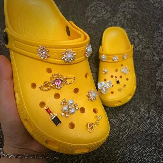 Mandotos women’s slippers shoes clogs with soft sole and cozy design, perfect for indoor comfort and casual wear.