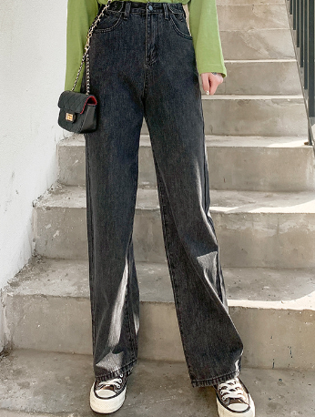 Chic Slim Loose-Fit Women's Jeans