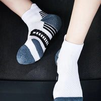 Mandotos 3-pair professional fitness sports socks with towel bottom, non-slip grip, quick-drying fabric, ideal for running and training.