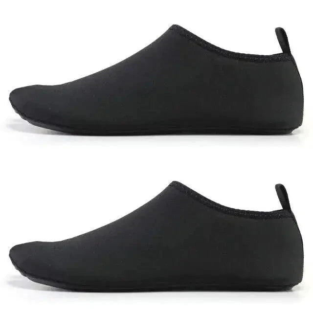 Mandotos AquaFlex unisex water shoes with quick-dry fabric, designed for beach, yoga, and swimming activities.