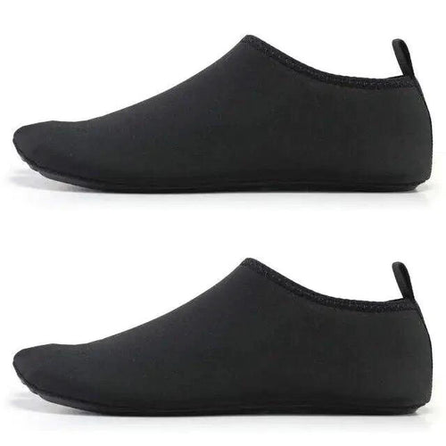 Mandotos AquaFlex unisex water shoes with quick-dry fabric, flexible sole, and breathable design for beach, yoga, or swimming activities.
