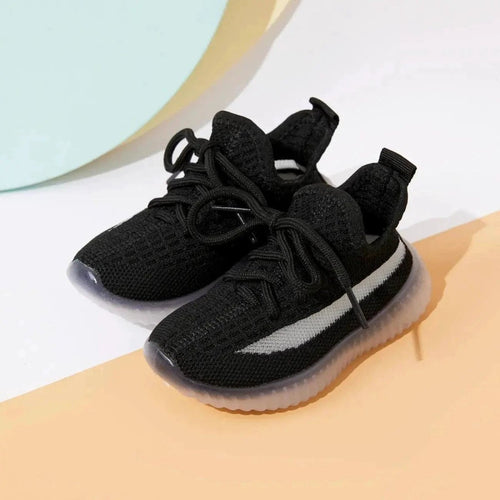 Mandotos boys' durable athletic sneakers with supportive design and long-lasting construction, suitable for active kids.