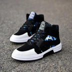 Mandotos camouflage high-top lace-up shoes with rugged design and sturdy soles, ideal for casual and outdoor wear.