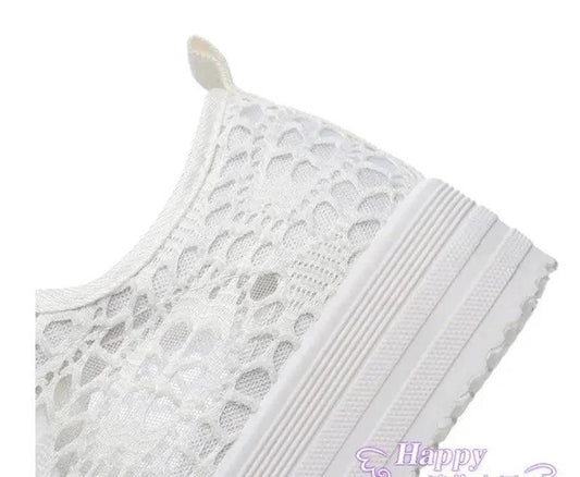 Mandotos women's canvas shoes featuring a casual, stylish design with comfortable fit and trendy white and black color options.