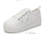 Mandotos women's canvas shoes featuring a casual, stylish design with white laces and a comfortable sole.