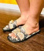 Mandotos chic flat sandals for women featuring minimalist design with open toes and comfortable straps.