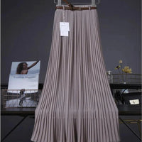 Mandotos Chic & Grace pleated chiffon skirt with flowing fabric, showcasing elegant and stylish design.