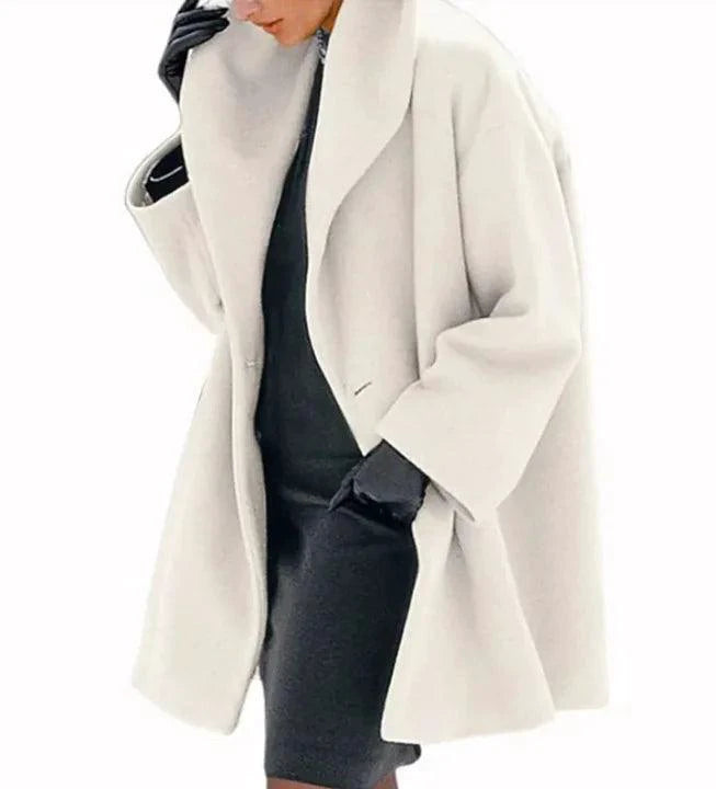 Mandotos oversized cardigan with multiple shades in a chic, relaxed fit, featuring a cozy, stylish knit design.