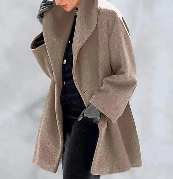 Mandotos oversized cardigan with multiple shades in a chic, relaxed fit, featuring a cozy, stylish knitted design.
