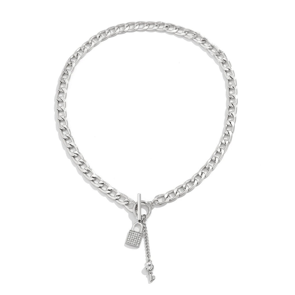 Mandotos thick chain lock and key pendant necklace, trendy fashion jewelry with bold design, showcasing a stylish metal chain and pendant.