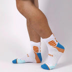 Mandotos trendy sports socks, 6 pairs of moisture-wicking ankle socks for running and hiking, shown in a pack.