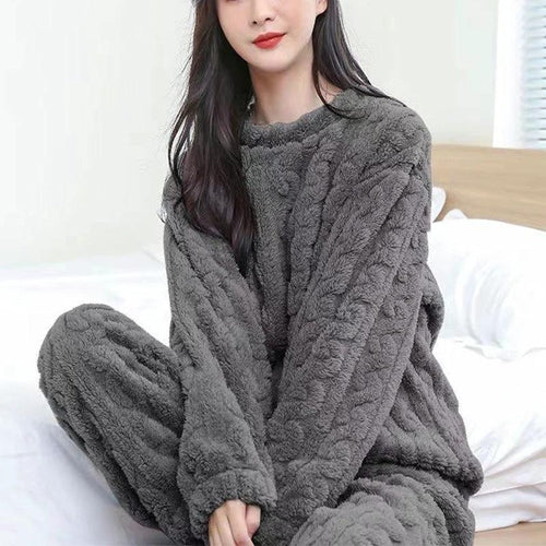 Mandotos winter pajamas set in thickened coral velvet, featuring a cozy, warm homewear design with a comfortable fit.