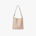 Mandotos eco-friendly vegan leather tote bag with stylish, sustainable design, featuring spacious interior and minimalist craftsmanship.