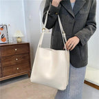 Mandotos eco-friendly vegan leather tote bag with stylish, sustainable design and spacious interior for everyday use.