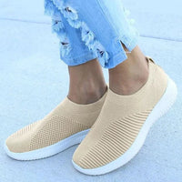 Mandotos flat knitted shoes in beige with a rounded toe and slip-on design, showcasing comfortable, breathable footwear.
