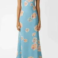 Mandotos Floral Elegance puff sleeve dress with a fitted bodice and floral pattern, displayed on a mannequin.
