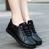 Mandotos Korean student shoes featuring a classic design with laces and comfortable sole for everyday wear.