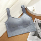 Mandotos breathable sports bra for women, seamless yoga top, shockproof, push-up gym crop top for workout and activewear.