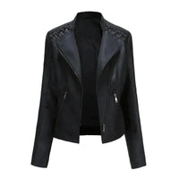 Mandotos chic black leather coat for women with zipper pockets and biker-style details, stylish and feminine.